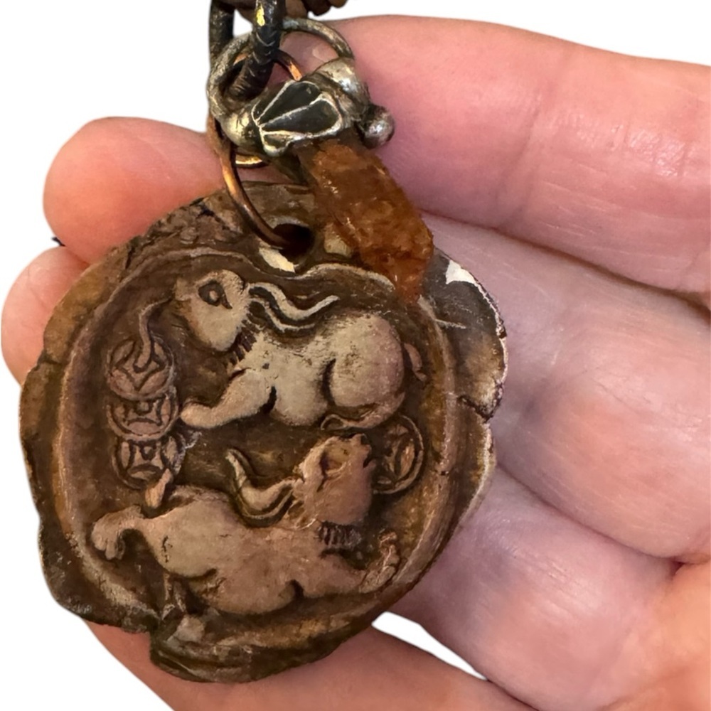 Magic Rabbit Leather Barbwire Pendant Necklace - Picture 3 of 4